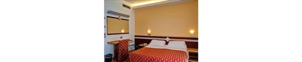 Hotel Europa Village 4*