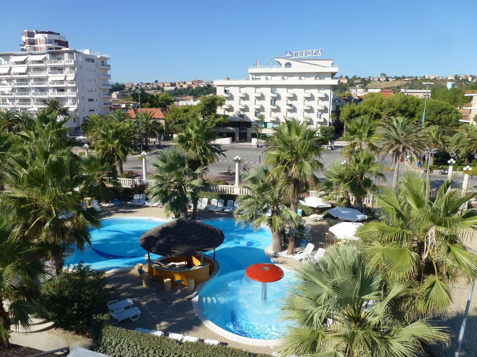 Europa Village Hotel 4*